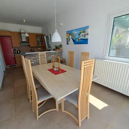 Villa Galini With Private Pool & Incredible Views, Ipsos *